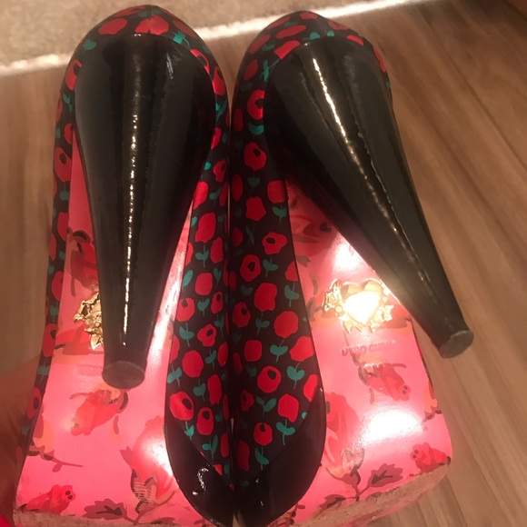 Shoes - Picture 3 of 3